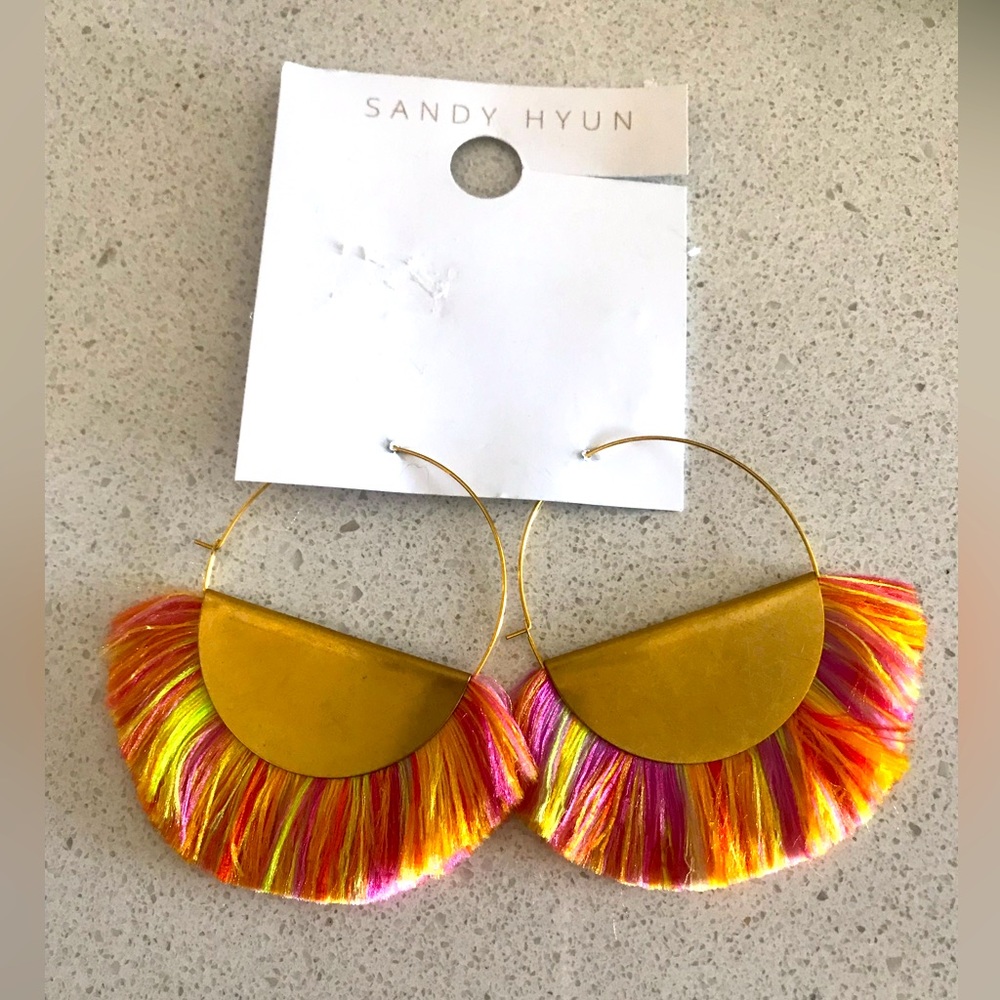 Sandy Huyn: Brooklyn, hoop earrings and necklace